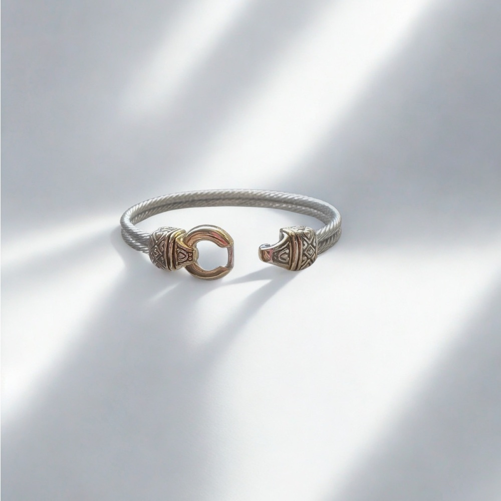 John Medeiros John Antiqua Circle
Double Wire Bracelet